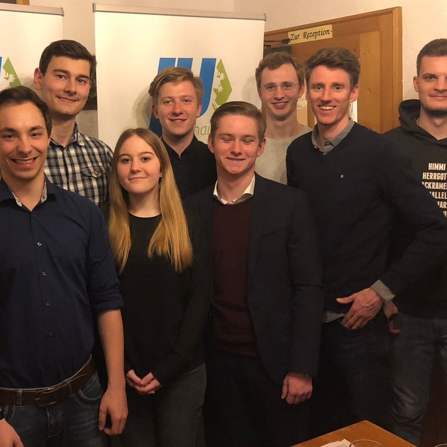 15669-bild-jhv-2019-gruppe-quadratisch.jpg