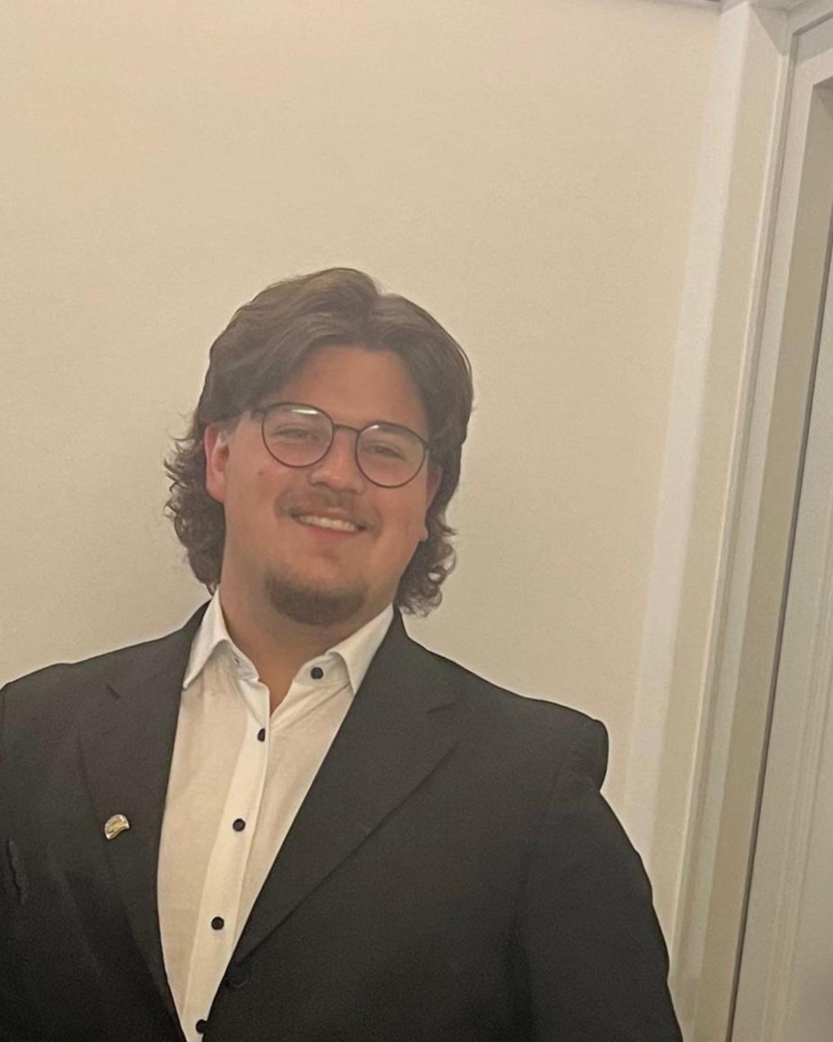 simonzugeschnitten.jpg