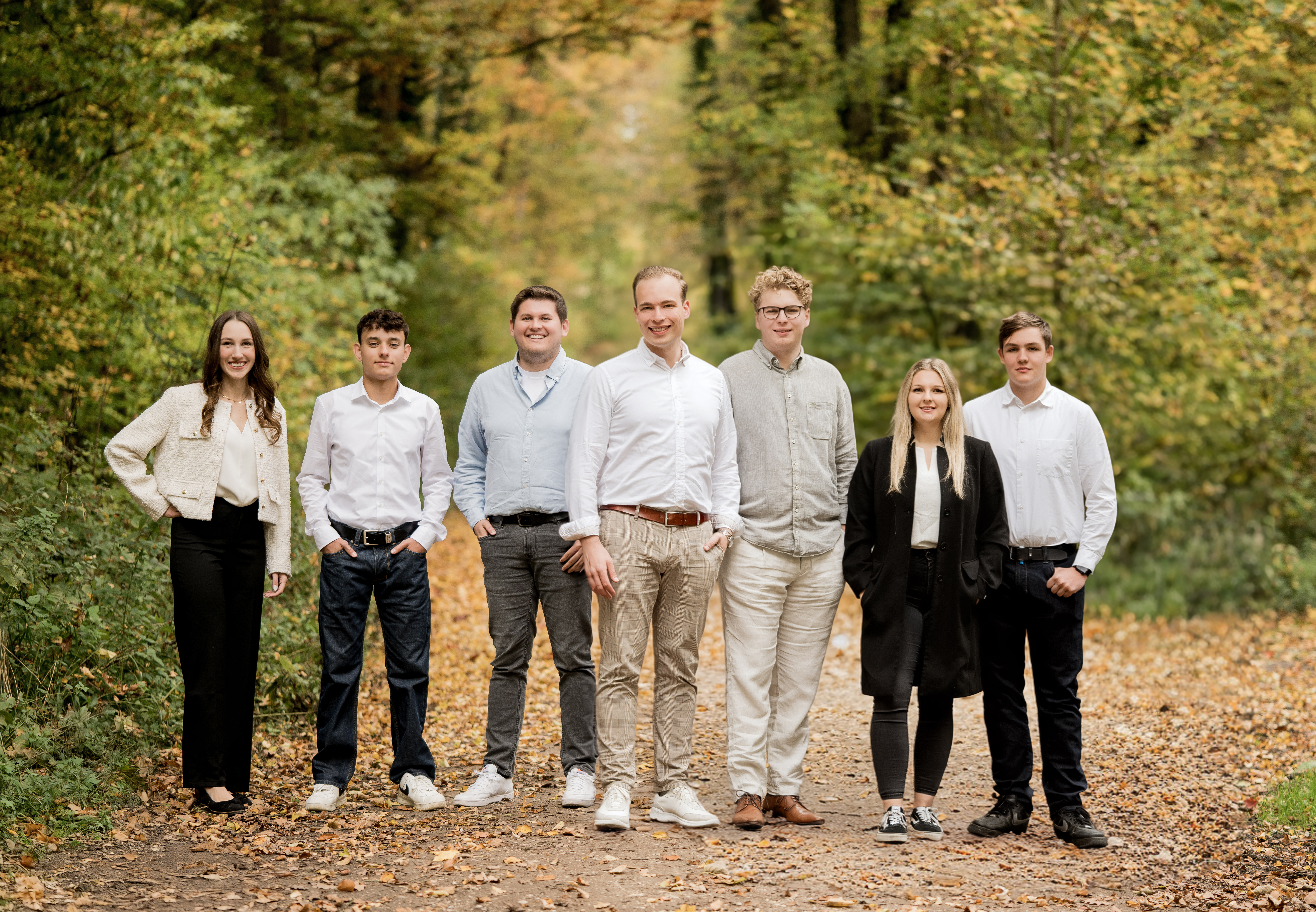 gruppe-stehend.jpg