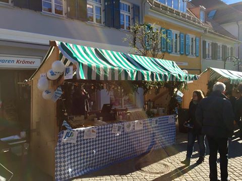 christkindlmarkt-stand,-2,-2016.jpg